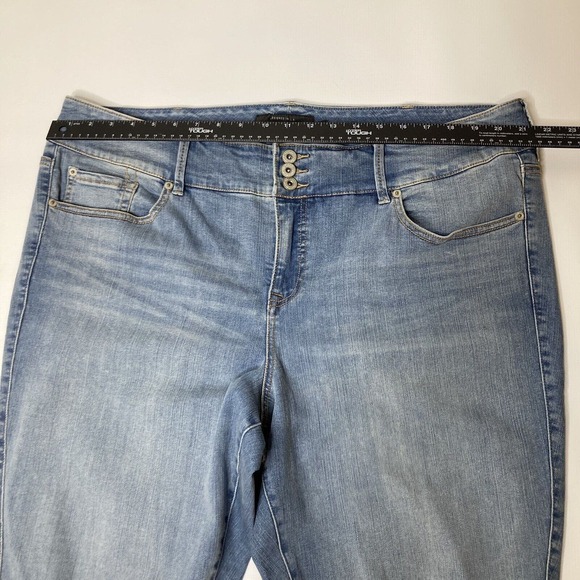 Torrid Premium Destroyed Skinny Jegging Light Wash Denim Jeans Size 24 R - Picture 10 of 11
